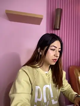 MaddieHunter online show from December 17, 1:17 pm