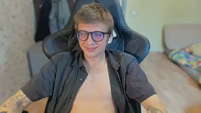 Snapshot of themortydaglish chatting on June 18, 3:07 am themortydaglish online show from June 18, 3:07 am