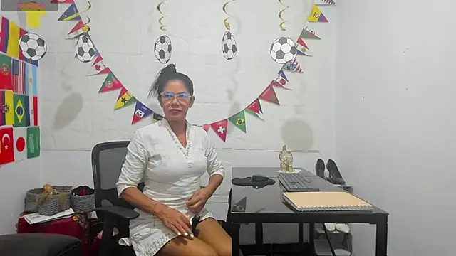 Snapshot of Miss_clarepocahose chatting on June 21, 1:19 am Miss clarepocahose online show from June 21, 1:19 am