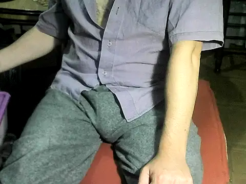 Snapshot of OreCam chatting on February 14, 6:10 am OreCam online show from February 14, 6:10 am