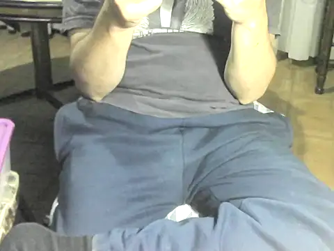 Snapshot of OreCam chatting on February 25, 7:29 am OreCam online show from February 25, 7:29 am