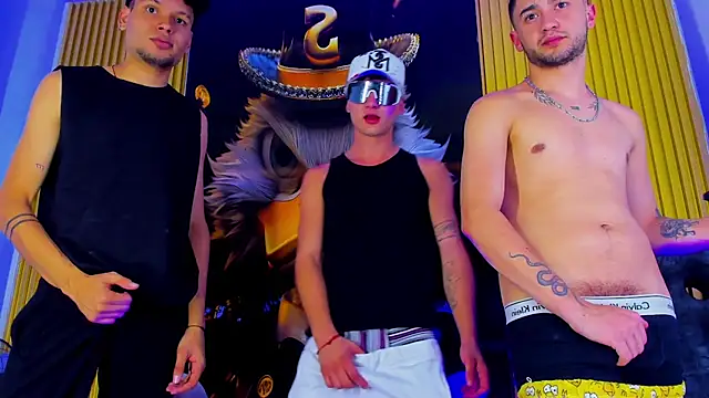 Snapshot of Thegolden_boys chatting on November 29, 5:21 am Thegolden boys online show from November 29, 5:21 am