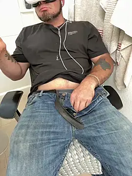 2addictivelyhorny online show from April 4, 6:05 pm