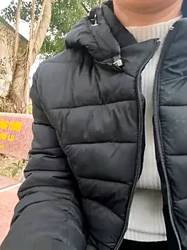 LianLaz online show from February 4, 9:04 am