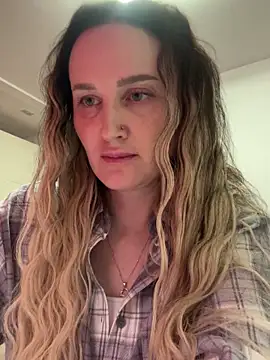 TomilaSi online show from November 25, 6:52 pm