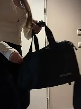 TomilaSi online show from April 13, 3:17 pm