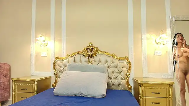 Snapshot of HallieStone chatting on February 19, 1:18 pm HallieStone online show from February 19, 1:18 pm