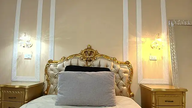 HallieStone online show from March 31, 12:05 pm