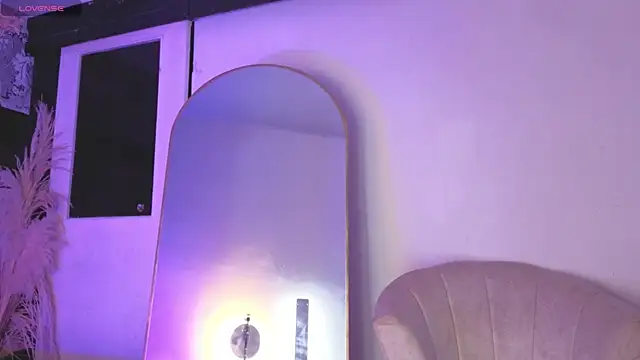 Snapshot of megan_lenon chatting on June 14, 2:24 am megan lenon online show from June 14, 2:24 am