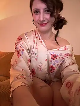 lilliabloom online show from February 11, 5:45 am