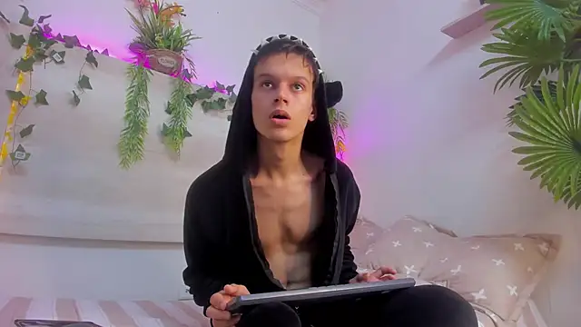 Snapshot of AngelSlimm chatting on November 26, 5:08 am AngelSlimm online show from November 26, 5:08 am