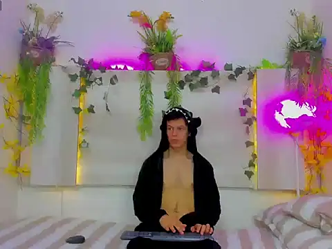 Snapshot of AngelSlimm chatting on November 28, 5:10 am AngelSlimm online show from November 28, 5:10 am