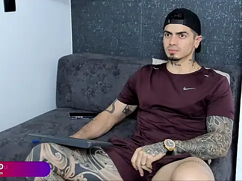 Snapshot of _mrcock__ chatting on February 19, 2:29 am mrcock online show from February 19, 2:29 am