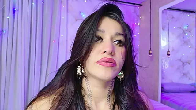 Snapshot of abby_saenz_2025 chatting on November 25, 8:42 pm abby saenz 2025 online show from November 25, 8:42 pm