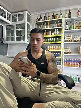 Snapshot of OliverWest04 chatting on July 19, 9:51 pm OliverWest04 online show from July 19, 9:51 pm
