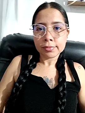 Snapshot of KarelysAC chatting on December 1, 12:48 am KarelysAC online show from December 1, 12:48 am