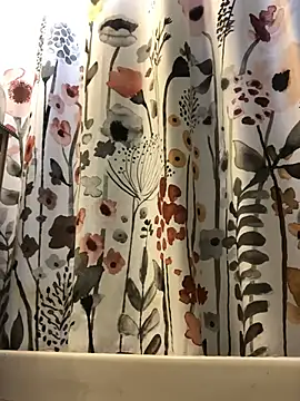 Snapshot of xxxenzo1 chatting on December 12, 6:31 pm xxxenzo1 online show from December 12, 6:31 pm