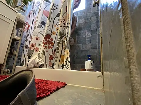 Snapshot of xxxenzo1 chatting on December 28, 6:18 pm xxxenzo1 online show from December 28, 6:18 pm