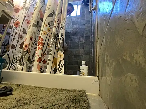 Snapshot of xxxenzo1 chatting on January 25, 6:13 pm xxxenzo1 online show from January 25, 6:13 pm