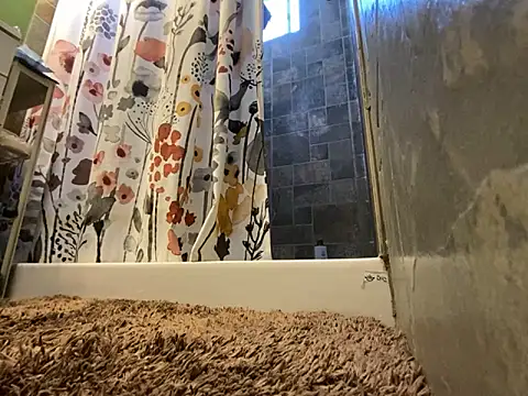 Snapshot of xxxenzo1 chatting on February 18, 6:15 pm xxxenzo1 online show from February 18, 6:15 pm