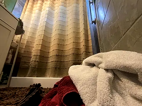 Snapshot of xxxenzo1 chatting on October 22, 12:11 am xxxenzo1 online show from October 22, 12:11 am