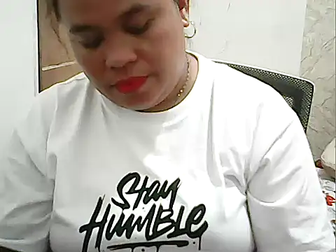 cutechubby online show from March 31, 10:37 am