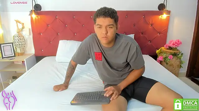  bonnyandclyde online show from January 19, 12:42 pm