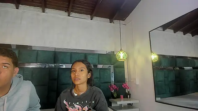  bonnyandclyde online show from March 31, 12:49 pm