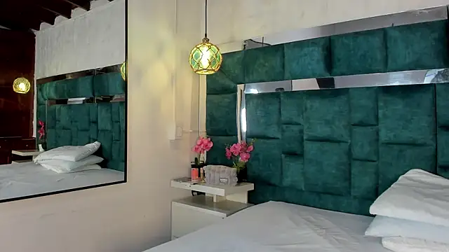  bonnyandclyde online show from April 10, 1:49 pm