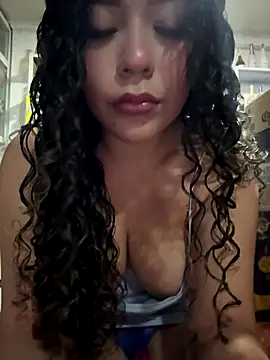 Snapshot of VictoriaaRose chatting on December 21, 11:01 pm VictoriaaRose online show from December 21, 11:01 pm