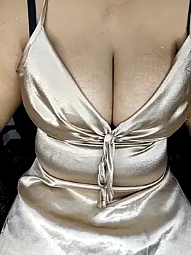 Curvy Pooja online show from April 7, 7:20 am