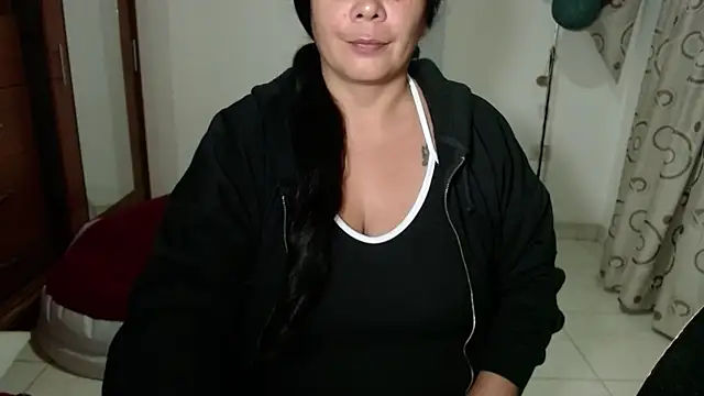 Snapshot of vivian-milf chatting on March 7, 1:46 am vivian-milf online show from March 7, 1:46 am