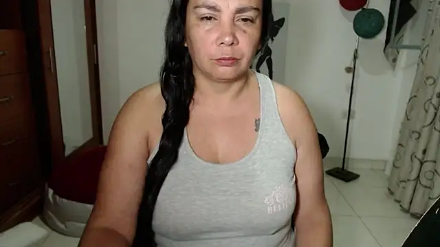 Snapshot of vivian-milf chatting on April 11, 1:32 am vivian-milf online show from April 11, 1:32 am