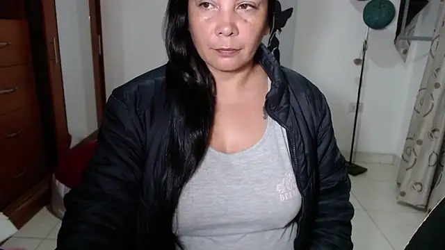 Snapshot of vivian-milf chatting on April 16, 1:50 am vivian-milf online show from April 16, 1:50 am