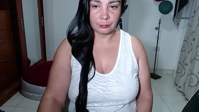 Snapshot of vivian-milf chatting on May 1, 1:43 am vivian-milf online show from May 1, 1:43 am