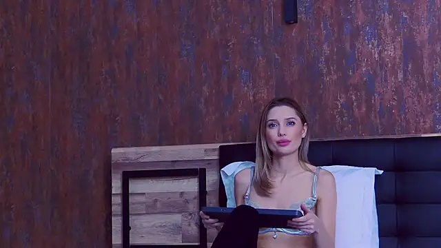 Snapshot of SilviaPastori chatting on December 16, 6:07 am SilviaPastori online show from December 16, 6:07 am