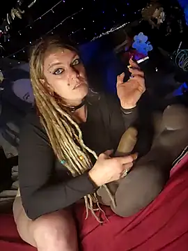 Snapshot of Horny_hippie chatting on October 12, 6:40 pm Horny hippie online show from October 12, 6:40 pm