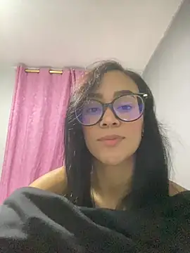 Klohewilliams  online show from February 16, 2:40 am