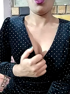 RASHMI SHARMA9 online show from March 23, 1:15 pm