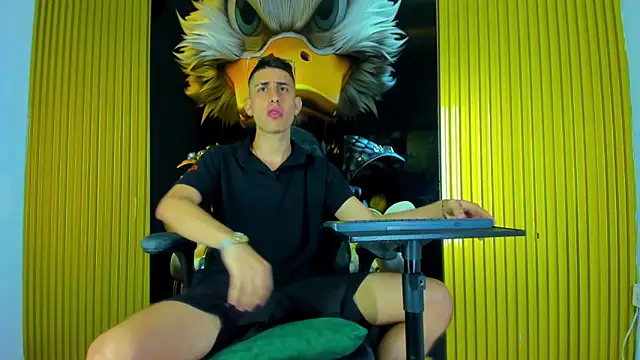 Snapshot of twink_scott_ chatting on December 23, 5:05 am twink scott online show from December 23, 5:05 am