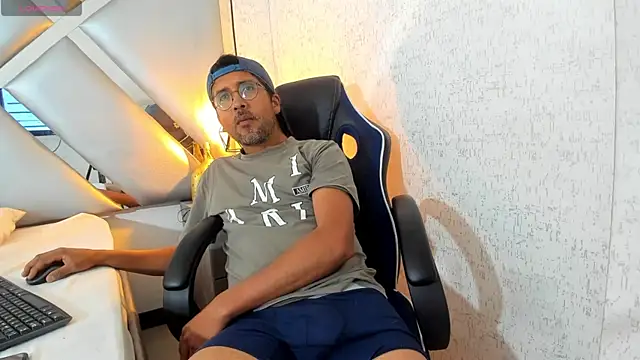 Snapshot of DANIDICK_VC chatting on November 28, 12:19 pm DANIDICK VC online show from November 28, 12:19 pm