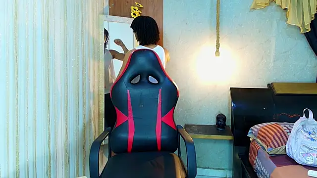 kim curlyy online show from April 8, 1:00 pm