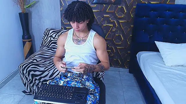 Snapshot of kim_curlyy chatting on June 4, 5:19 pm kim curlyy online show from June 4, 5:19 pm