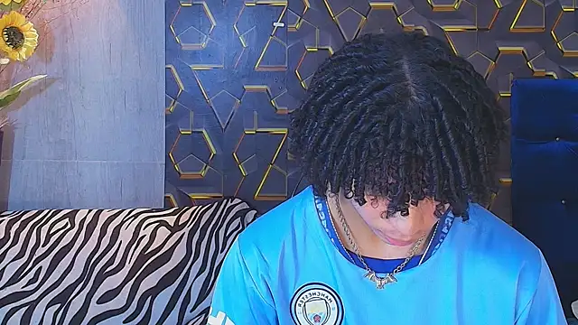 Snapshot of kim_curlyy chatting on June 17, 1:23 pm kim curlyy online show from June 17, 1:23 pm