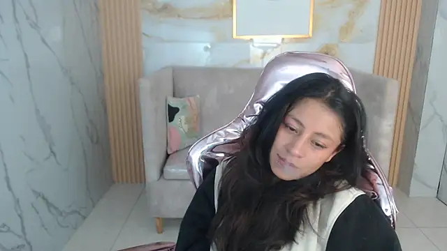 Snapshot of serabella_s chatting on December 18, 1:17 pm serabella s online show from December 18, 1:17 pm