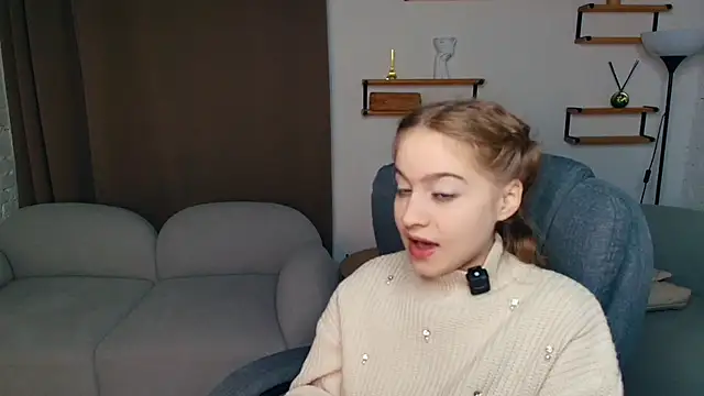 FairrryBluuum online show from November 28, 2:31 pm