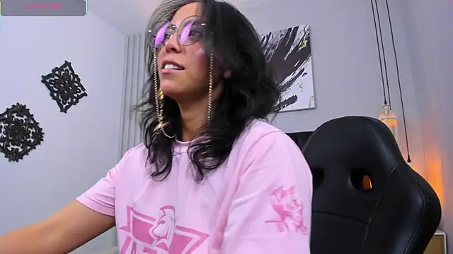 Snapshot of Scarlett_musik chatting on February 28, 5:08 am Scarlett musik online show from February 28, 5:08 am