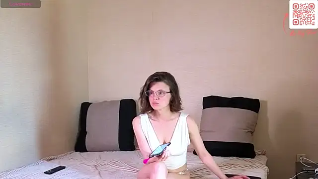 AlexaLurexx online show from May 21, 11:50 am