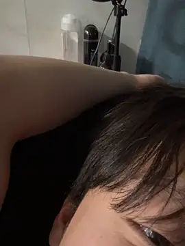 Snapshot of powq05 chatting on February 28, 2:07 pm powq05 online show from February 28, 2:07 pm