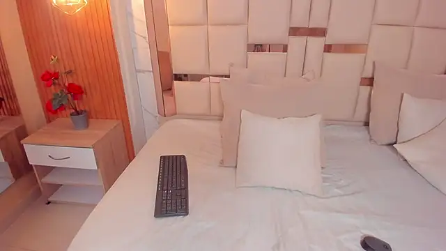 samantha quinnn online show from February 22, 8:40 pm